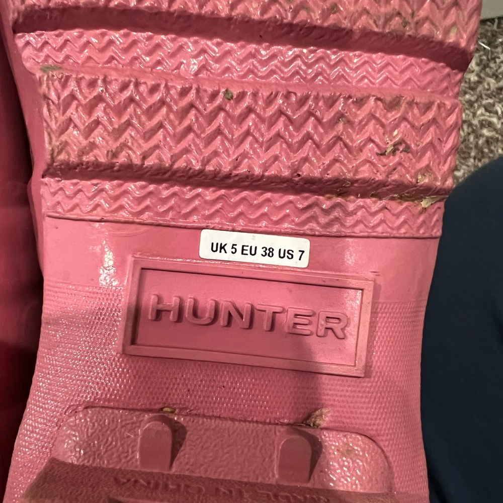 Hunter Women's Gloss Pink Rain Boots - Picture 5 of 9